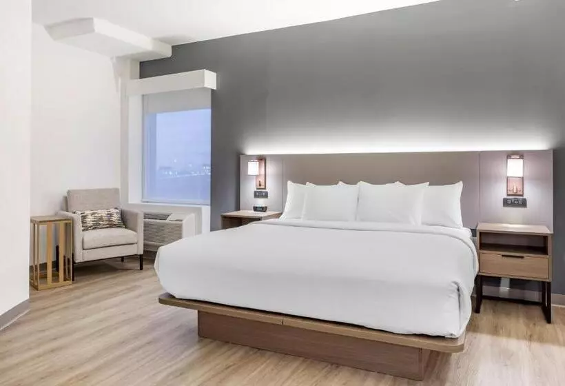 هتل Comfort Inn & Suites Newark Liberty International Airport