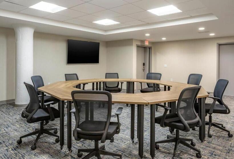 호텔 Comfort Inn & Suites Newark Liberty International Airport