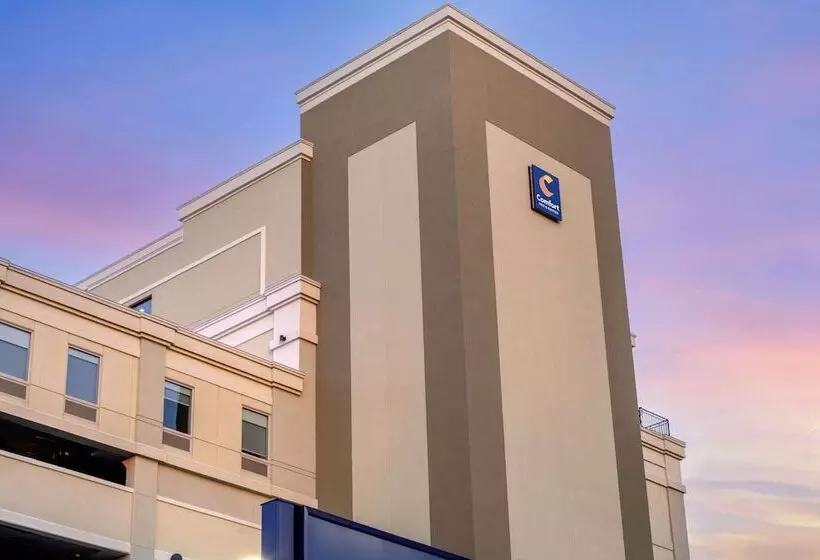 هتل Comfort Inn & Suites Newark Liberty International Airport