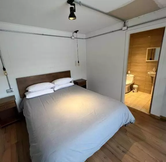 هتل Hostal Sur Y Magia