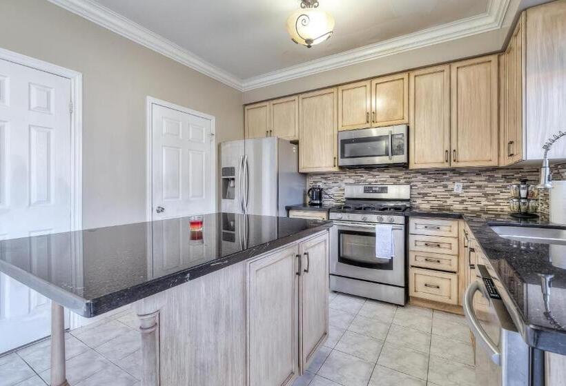 فندق Luxury Villas In Ajax And Scarborough