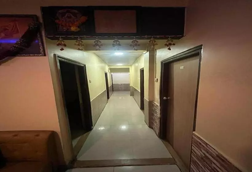 ホテル Sai Parikrama