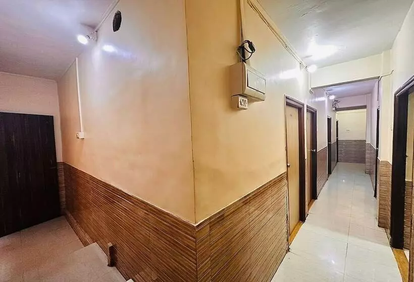 ホテル Sai Parikrama