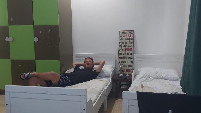 Aladdin Hostel In Kuwait City