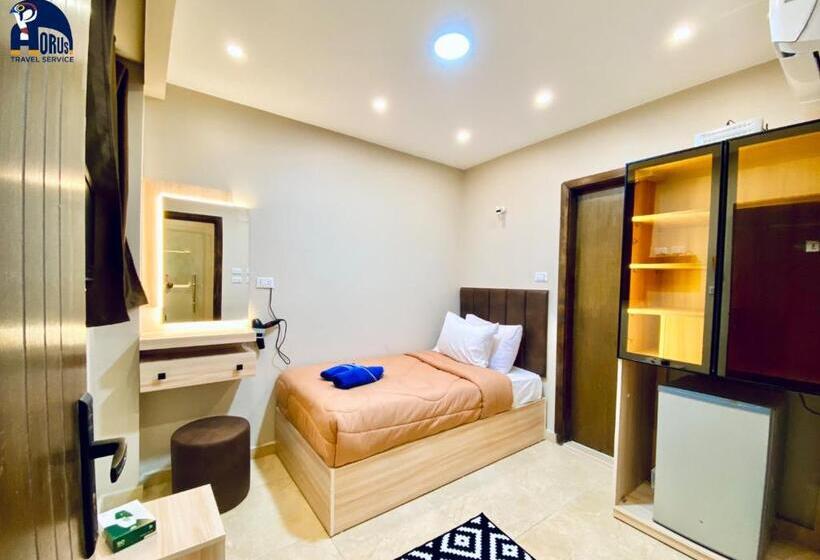 هاستل Hola Pyramids Inn