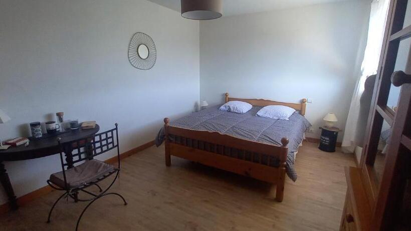 تختخواب و صبحانه Aux Grisolles