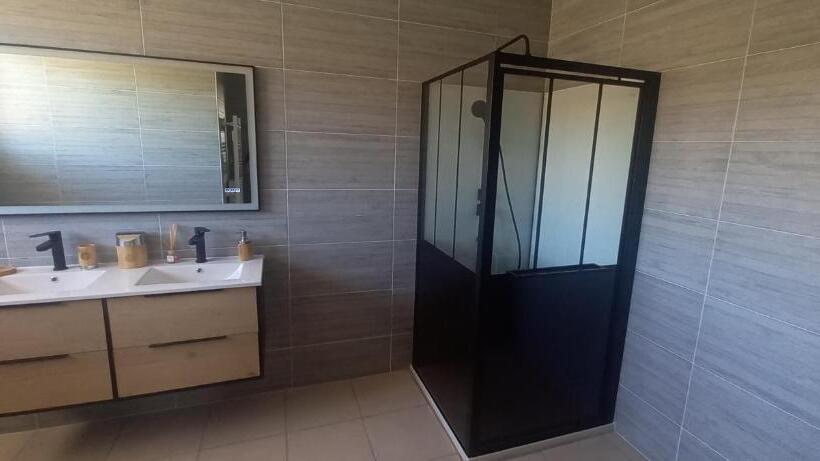 تختخواب و صبحانه Aux Grisolles