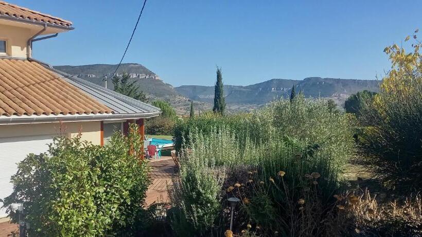 تختخواب و صبحانه Aux Grisolles