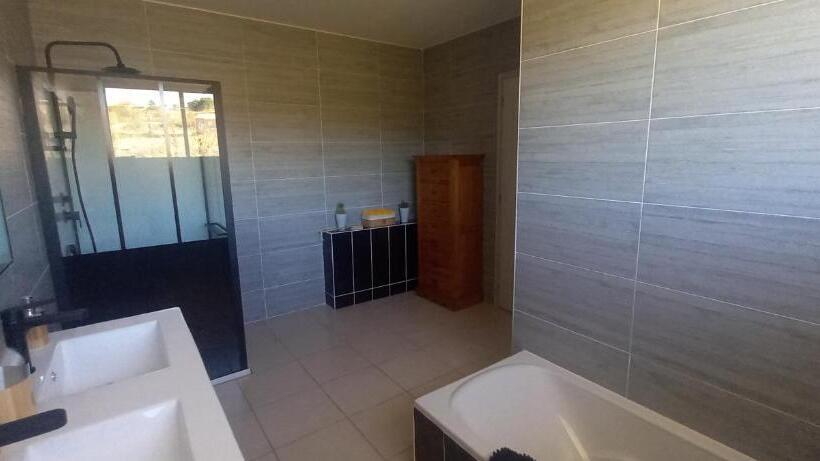 تختخواب و صبحانه Aux Grisolles