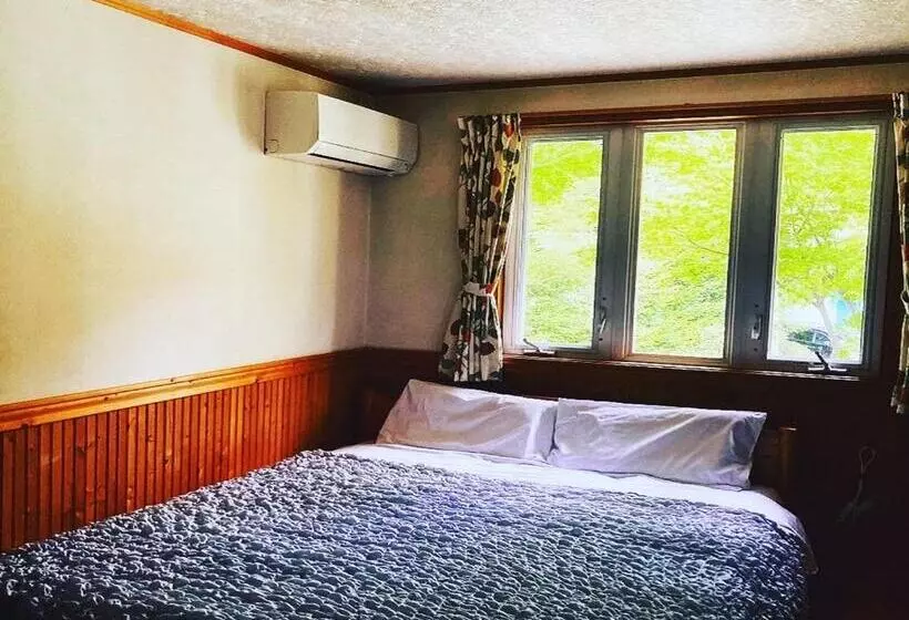 تختخواب و صبحانه ペンションあみ　b＆b Ami