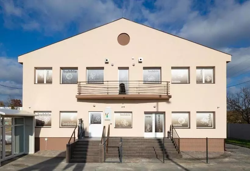 Bubble Hotel és Rendezvényközpont
