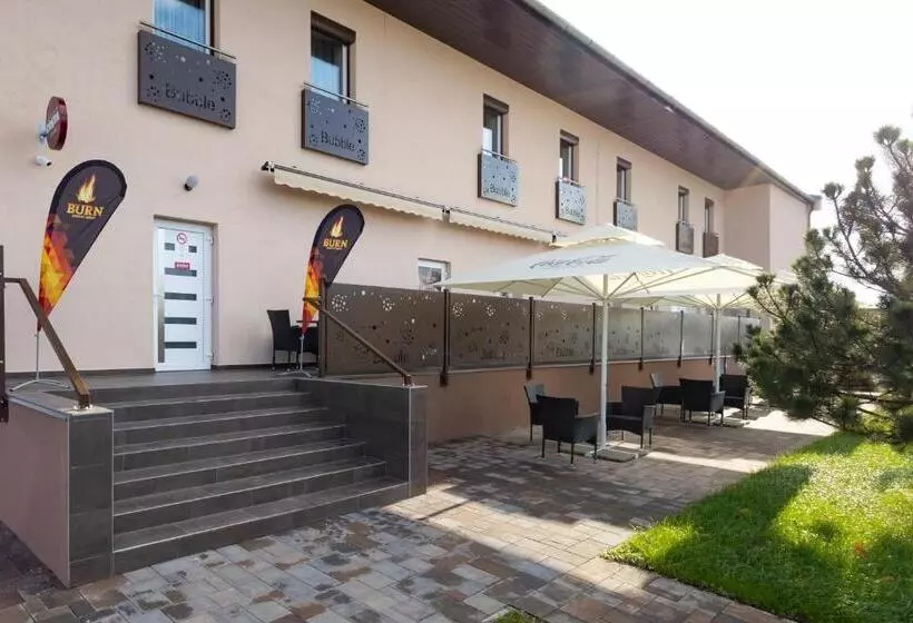 Bubble Hotel és Rendezvényközpont