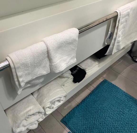 هتل Bay View King Suite With Balcony