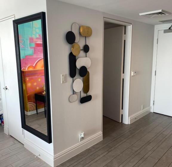 هتل Bay View King Suite With Balcony