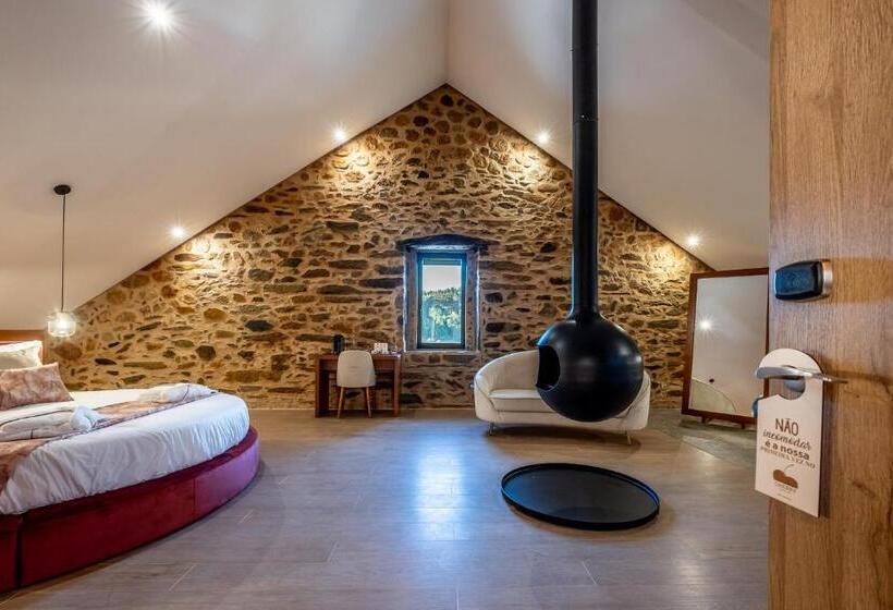 هتل Cherry Sculpture