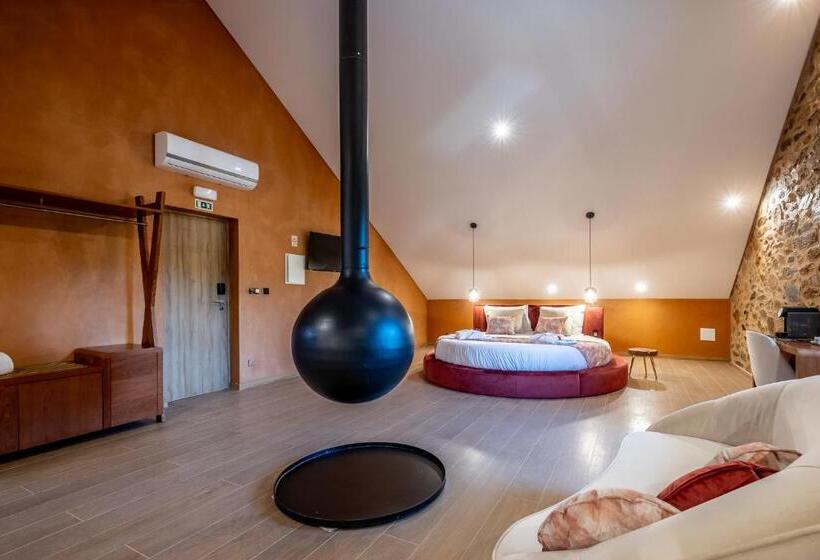 هتل Cherry Sculpture