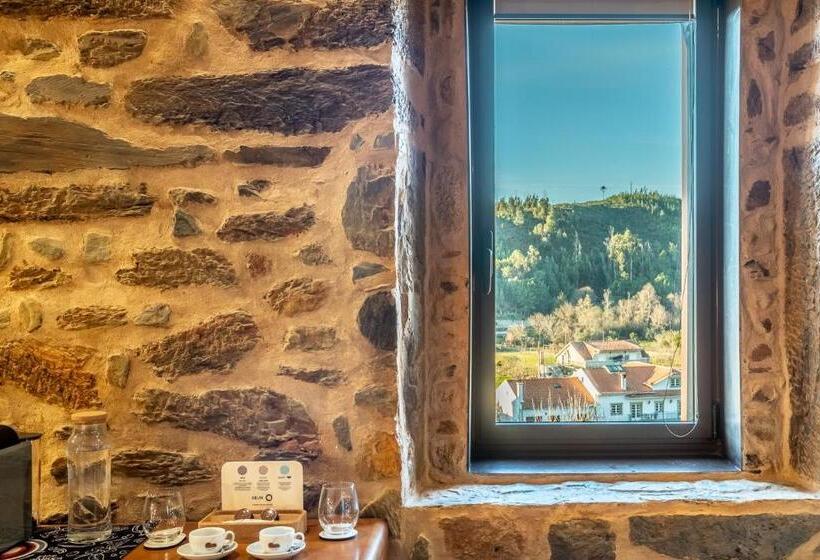 هتل Cherry Sculpture