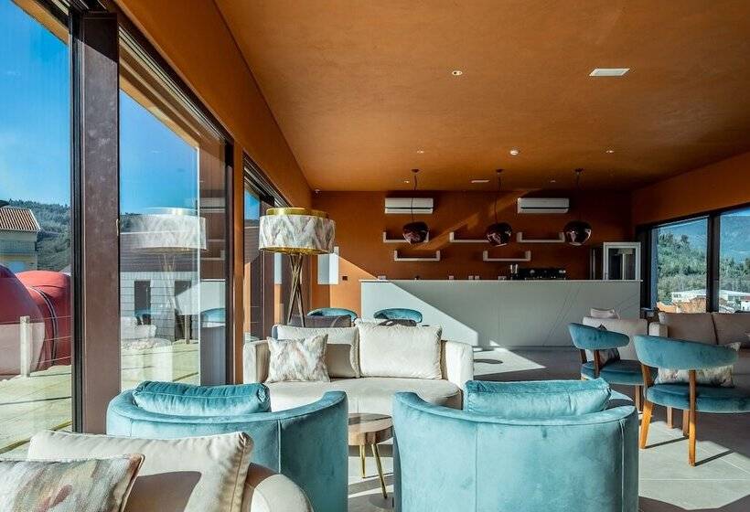 هتل Cherry Sculpture