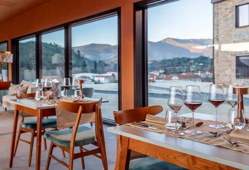 هتل Cherry Sculpture