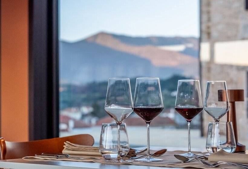 هتل Cherry Sculpture