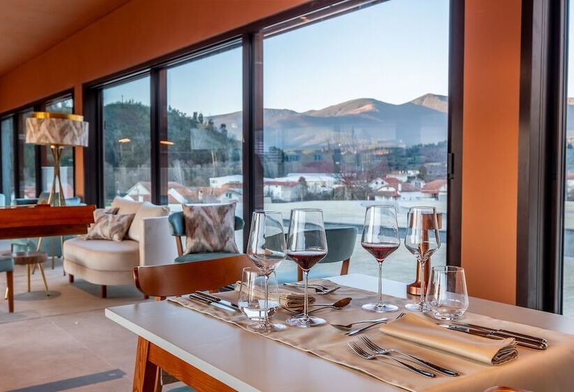 هتل Cherry Sculpture