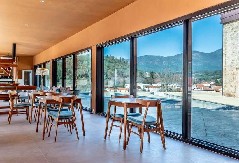 هتل Cherry Sculpture