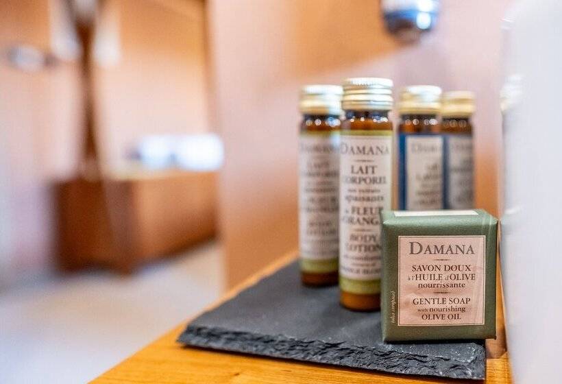 هتل Cherry Sculpture