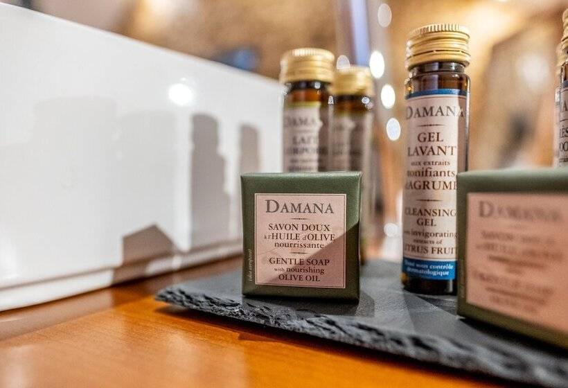 هتل Cherry Sculpture