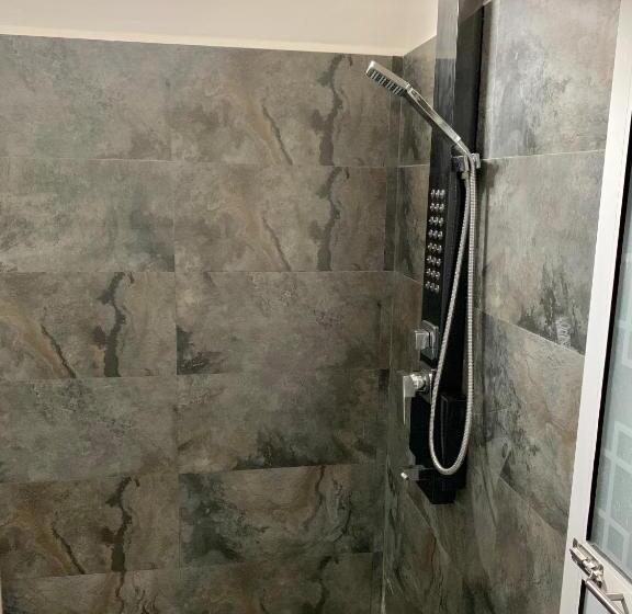 Hotel Dl Anuradhapura