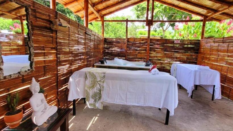 בית מלון כפרי Familia Casa Blanca