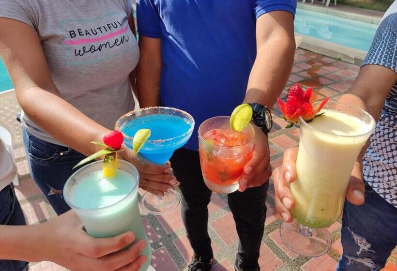 בית מלון כפרי Familia Casa Blanca