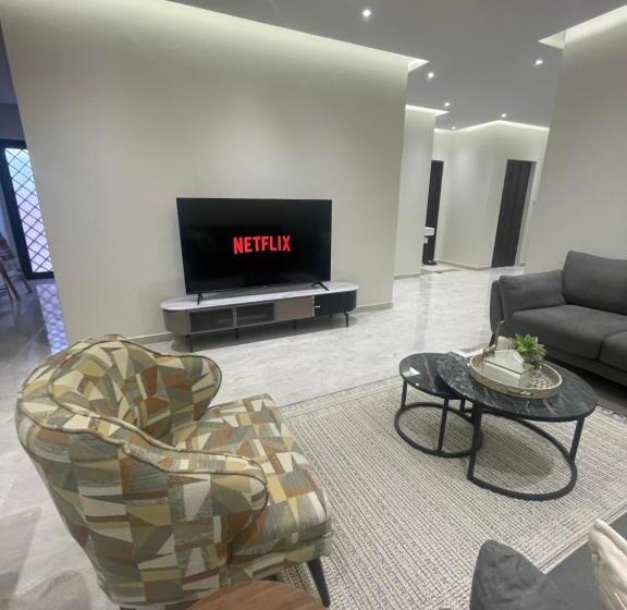 Hotel شقة ثلاث غرف وصالة دور ارضي مدخل خاص وباركنج سيارة