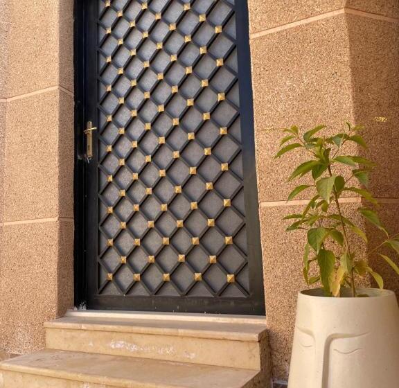 هتل شقة ثلاث غرف وصالة دور ارضي مدخل خاص وباركنج سيارة