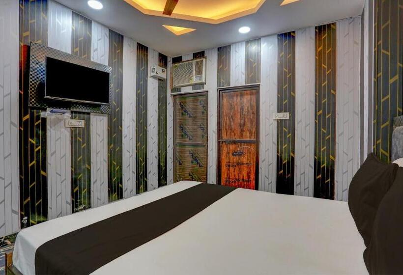 호텔 Oyo Flagship Shri Govindam Palace