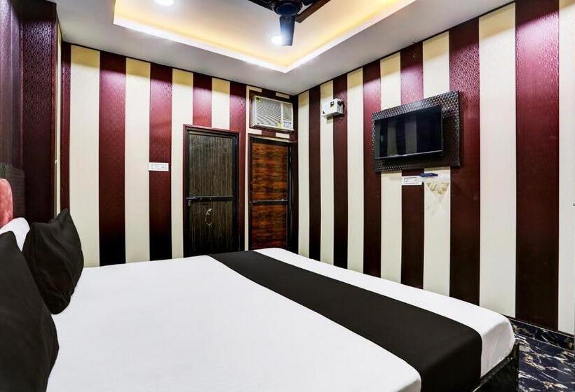 호텔 Oyo Flagship Shri Govindam Palace