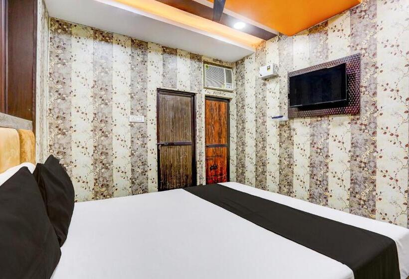 호텔 Oyo Flagship Shri Govindam Palace