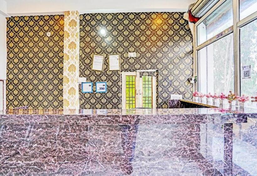 בית מלון כפרי Oyo Moon Murad Ganj