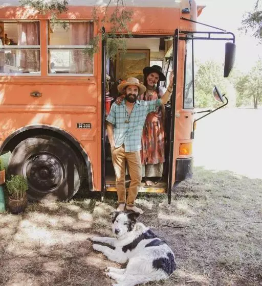 ホテル Super Tramp Converted School Bus