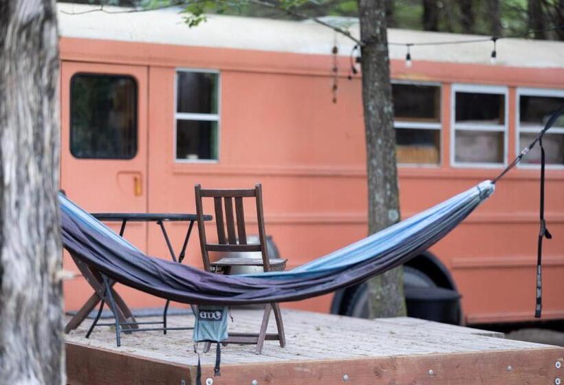 Hotel Super Tramp Converted School Bus