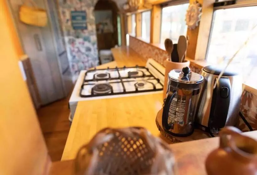 ホテル Super Tramp Converted School Bus