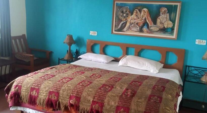 Отель The Royal Mountain