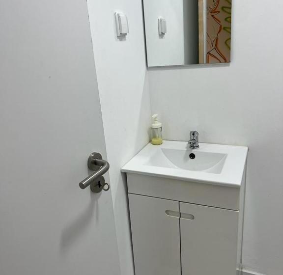 پانسیون Oieras Beach Suite 2 Large Double Room With En Suite Bathroom And Balcony