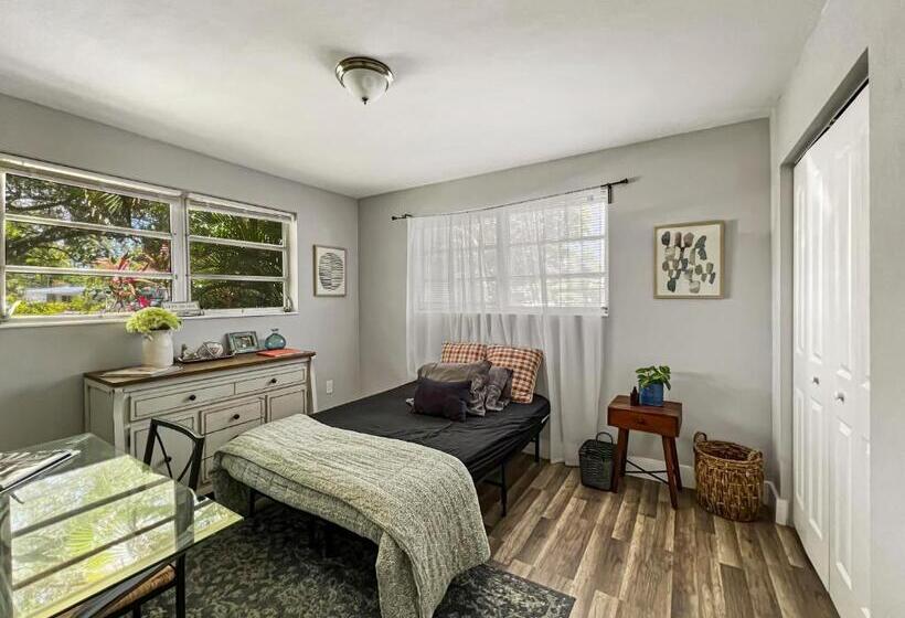 بنسيون Miami Residential