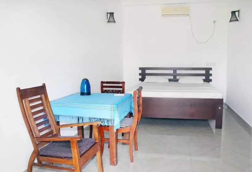 Majatalo Neem Tree Ambalangoda