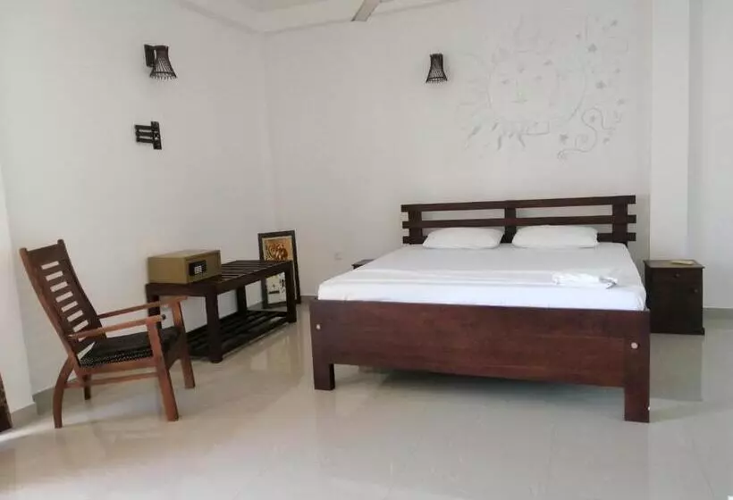 Majatalo Neem Tree Ambalangoda