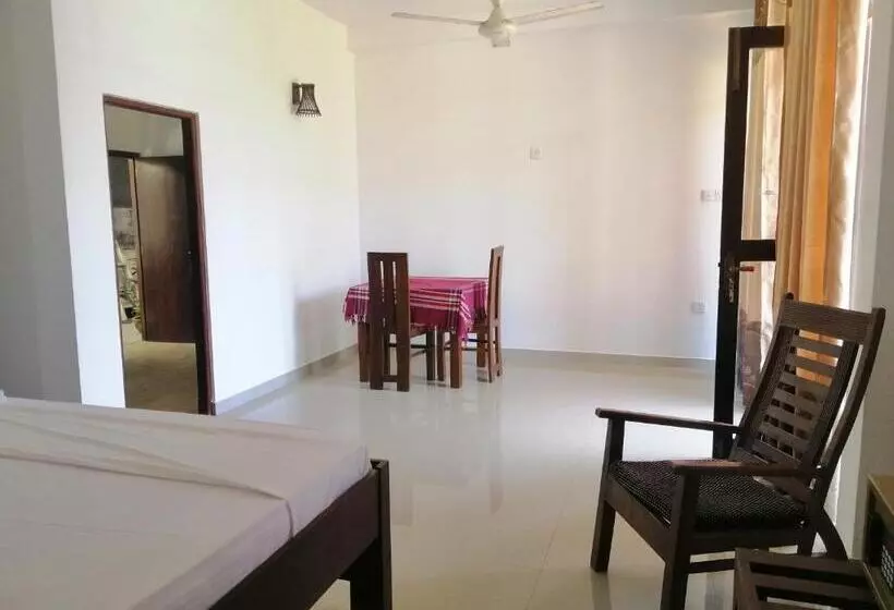 Majatalo Neem Tree Ambalangoda