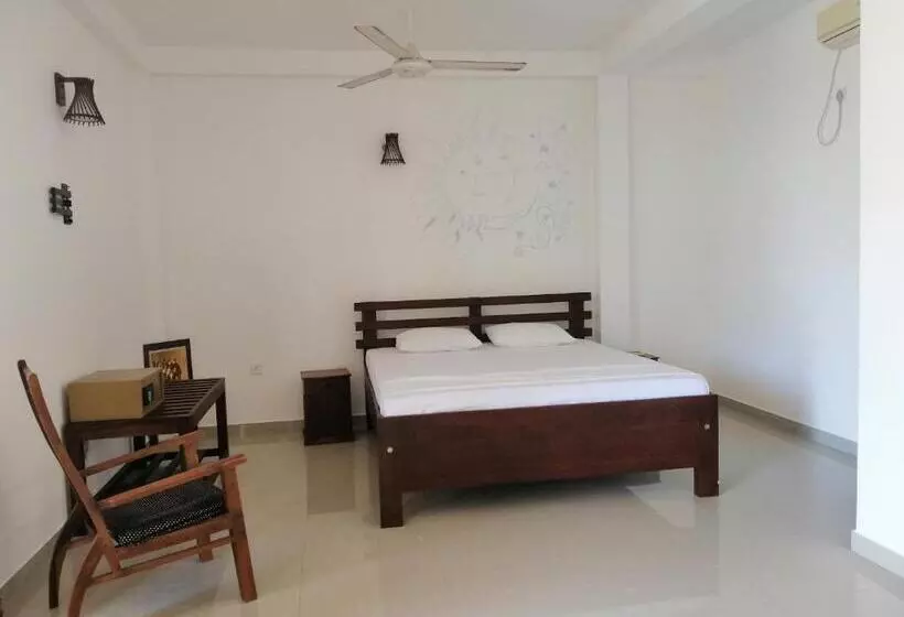 Majatalo Neem Tree Ambalangoda