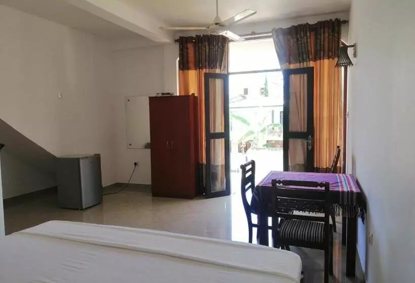 Majatalo Neem Tree Ambalangoda