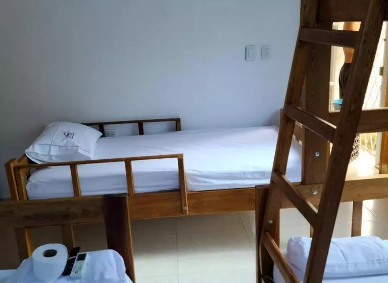 ペンション Olamar Hostal