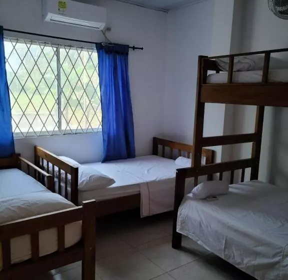ペンション Olamar Hostal
